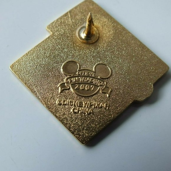 Disney Pin - Mr. Incredible Mickey's Mystery Pin Machine Pixar Collection - 2007 - Picture 7 of 8